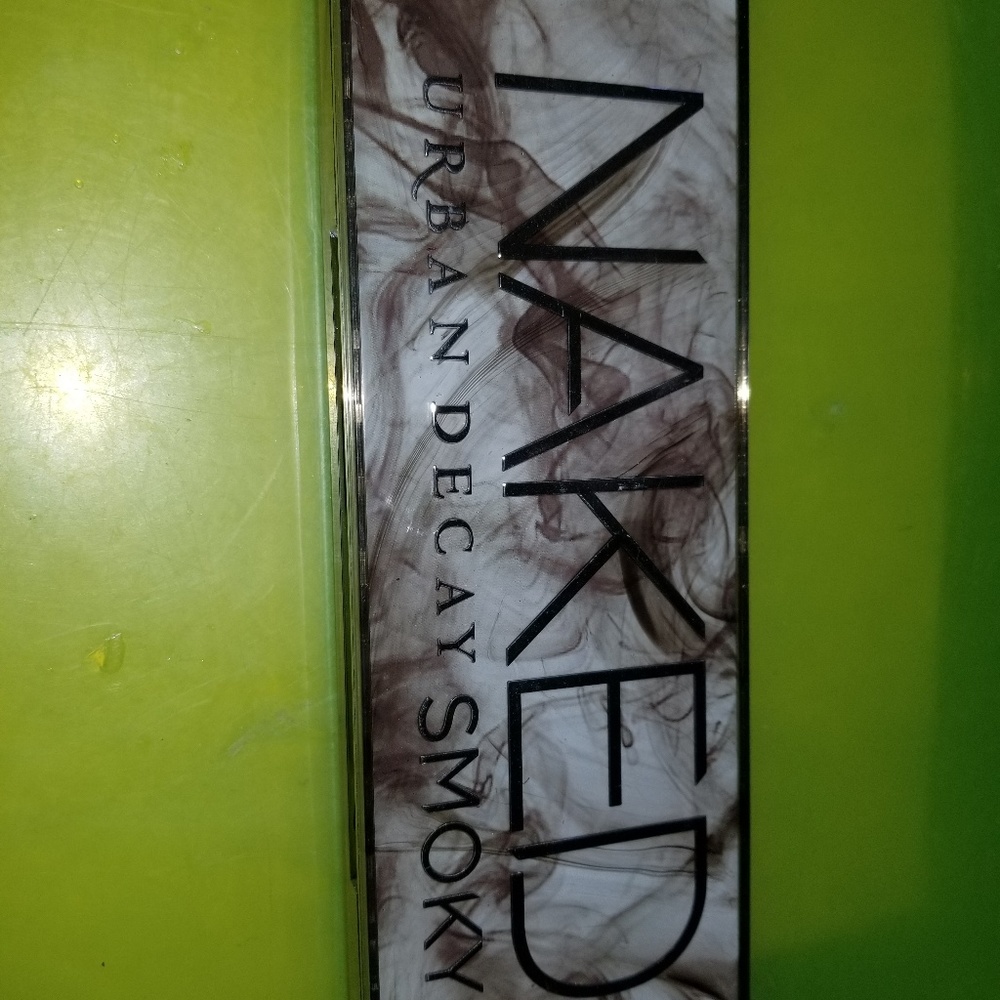 Urban Decay Naked Smoky Palette
